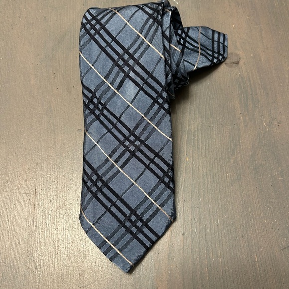 Burberry tie ✨ - Picture 2 of 13
